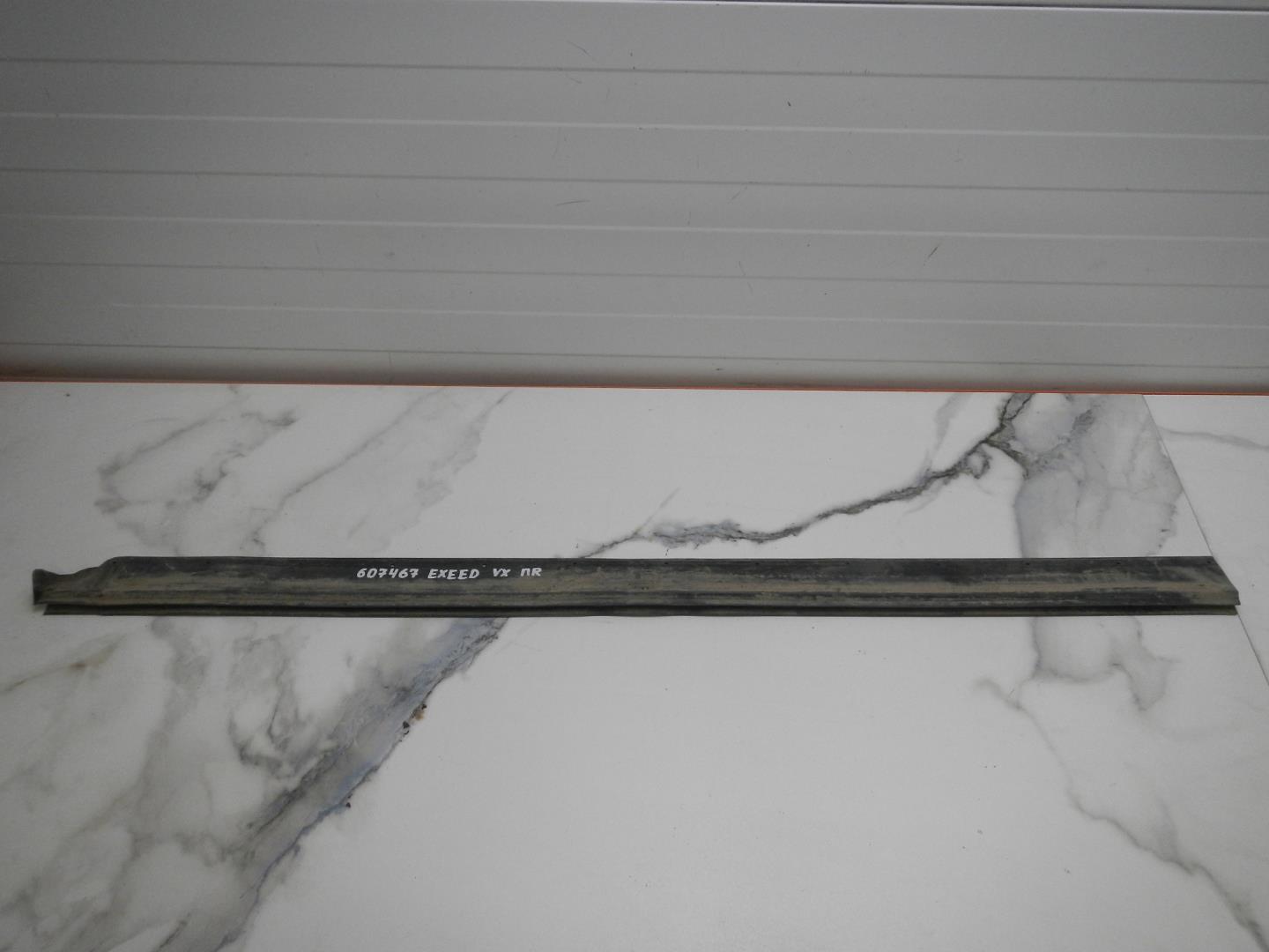 Уплотнитель передней правой двери