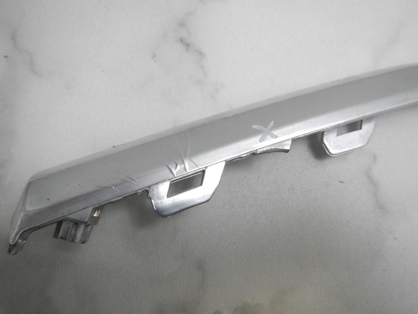 Молдинг переднего бампера