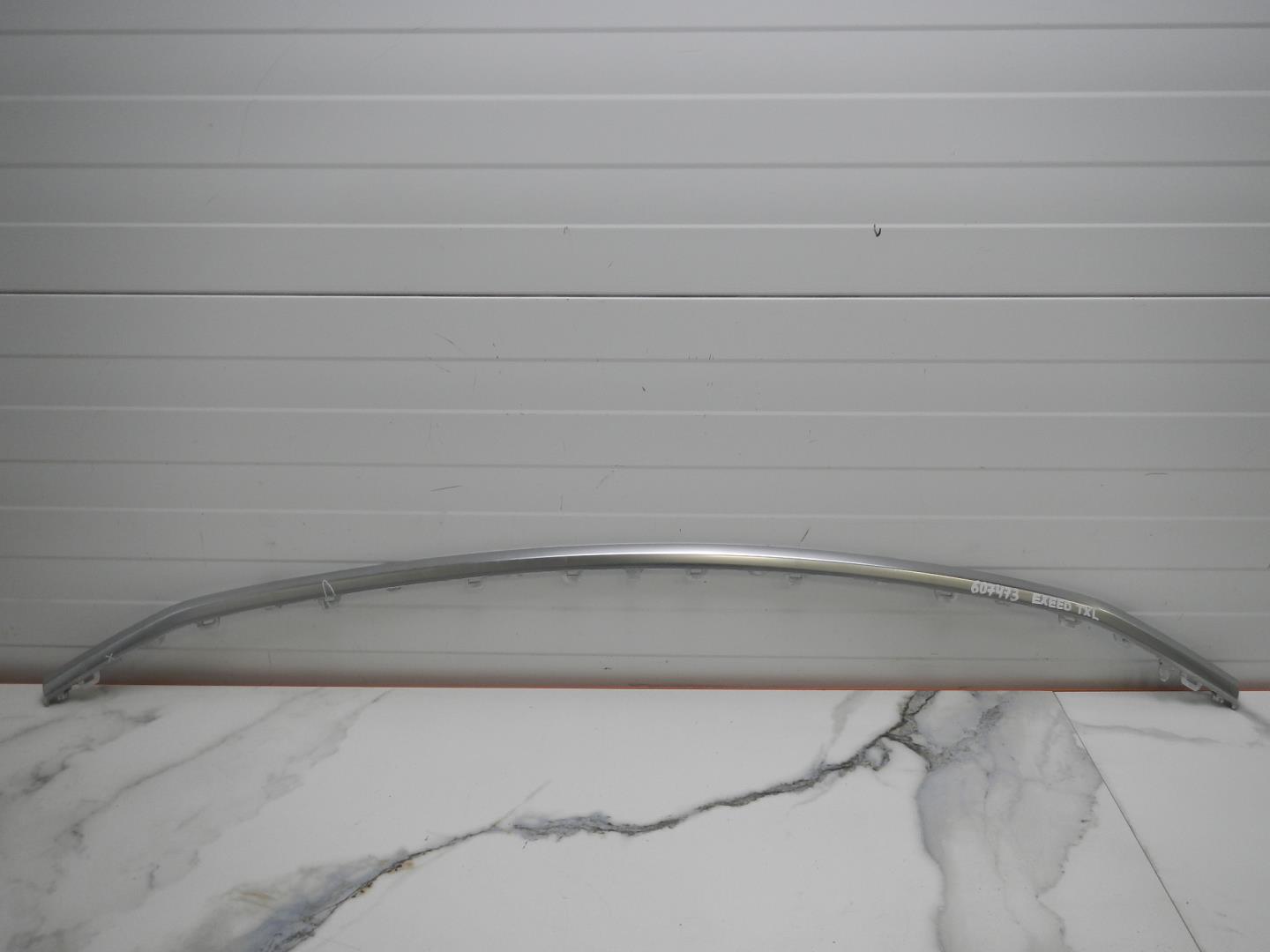 Молдинг переднего бампера