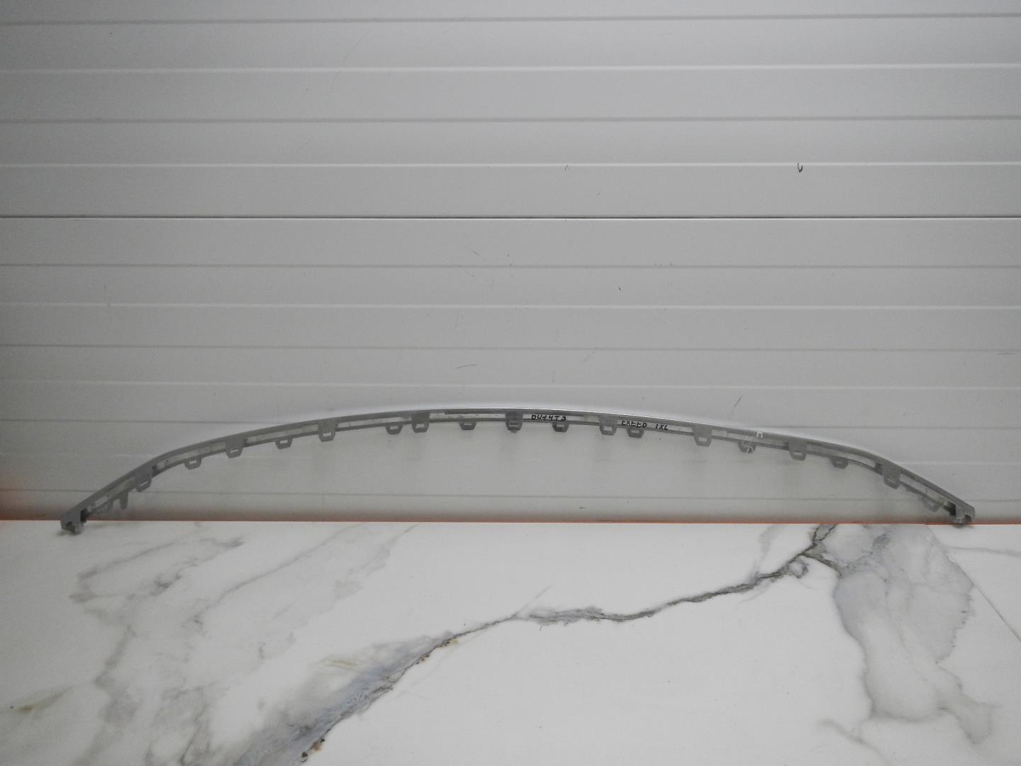 Молдинг переднего бампера