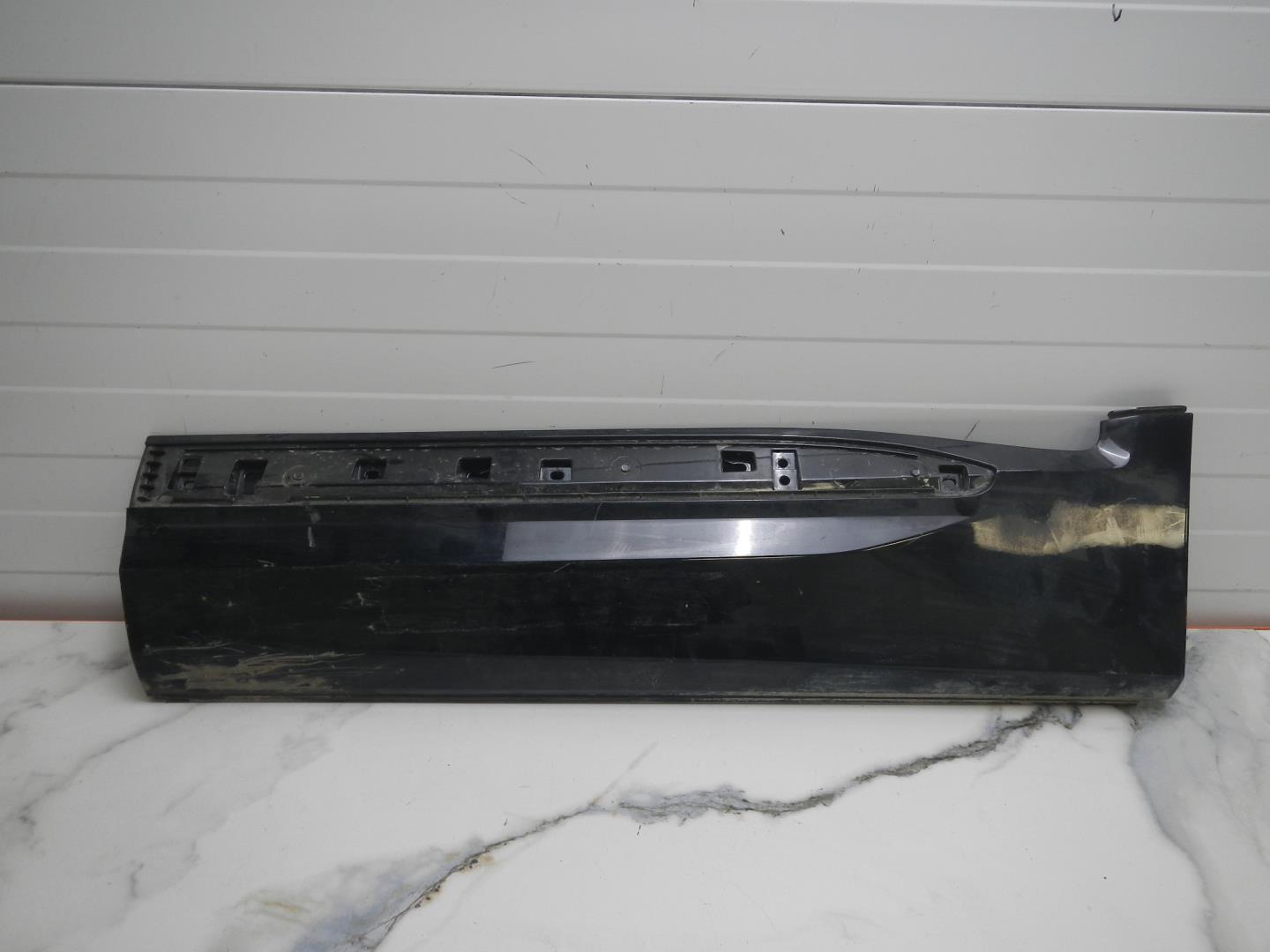 Молдинг задней левой двери