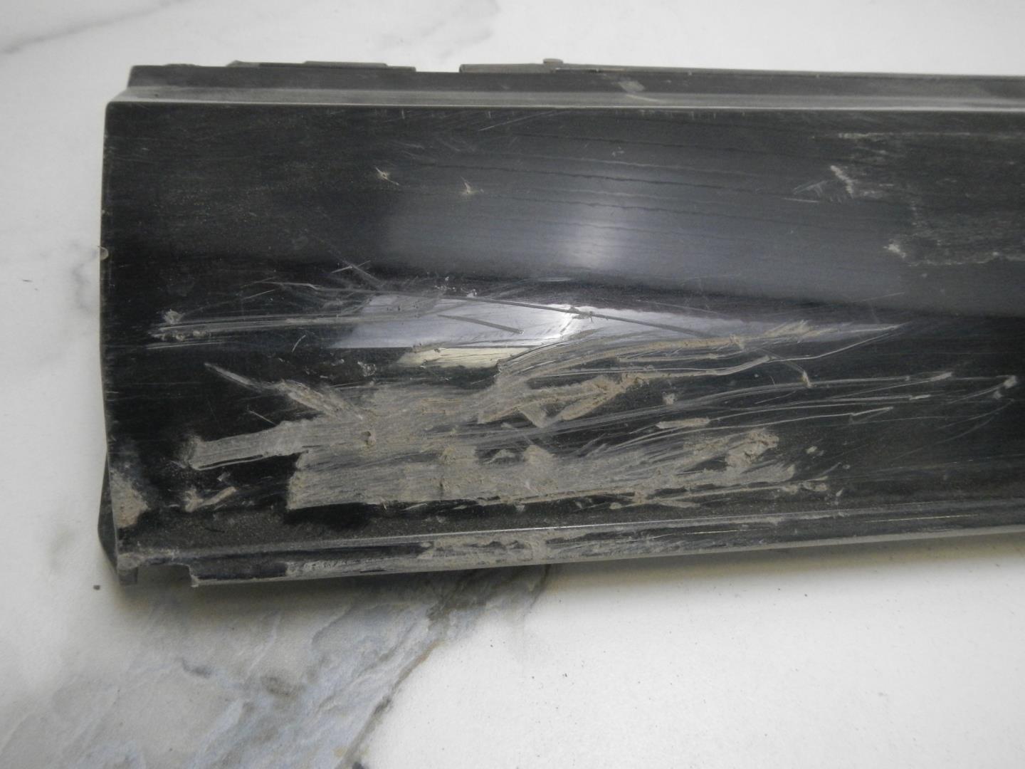 Молдинг задней левой двери