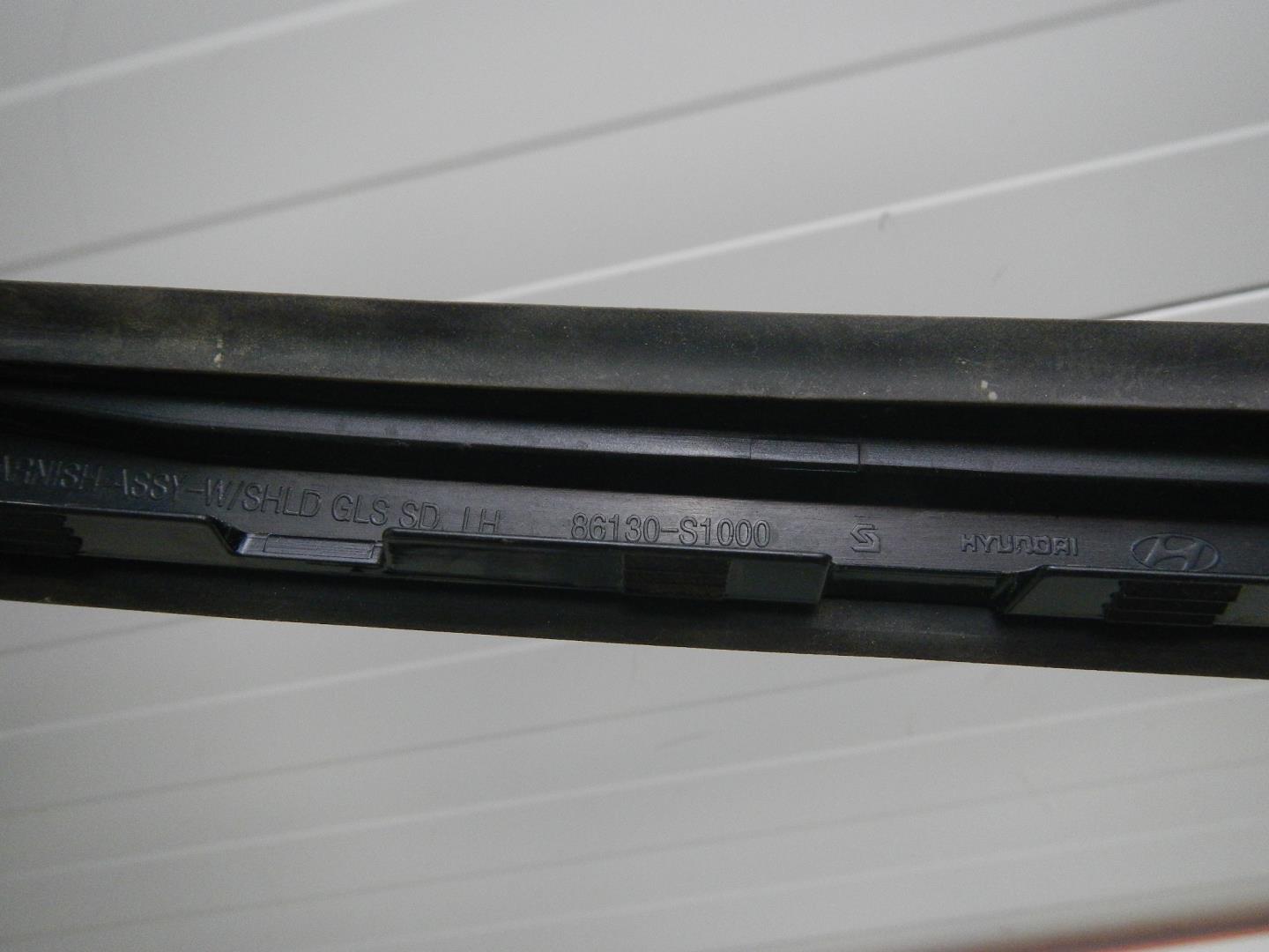 Молдинг лобового стекла