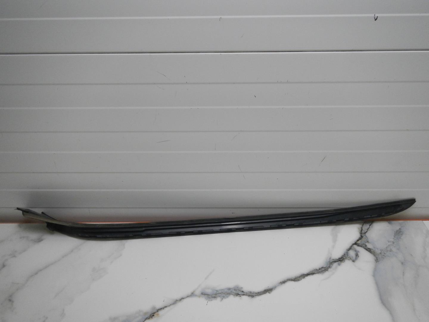 Молдинг лобового стекла