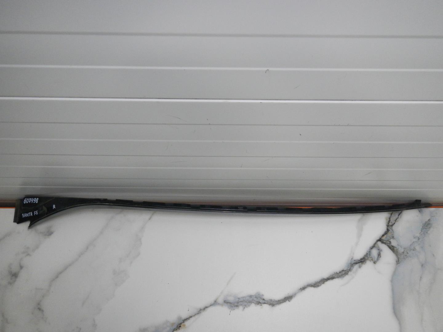 Молдинг лобового стекла