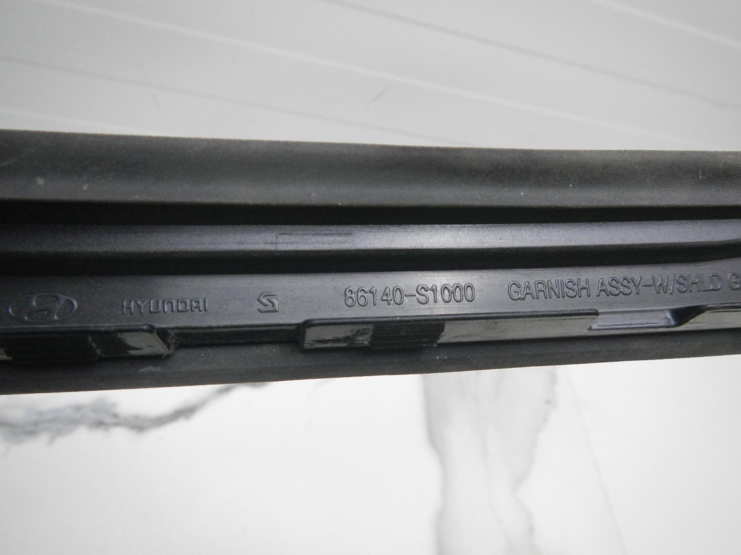 Молдинг лобового стекла