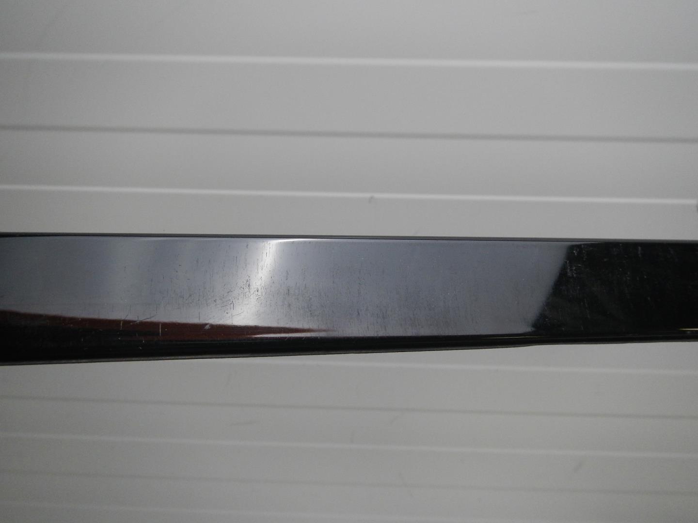 Молдинг лобового стекла