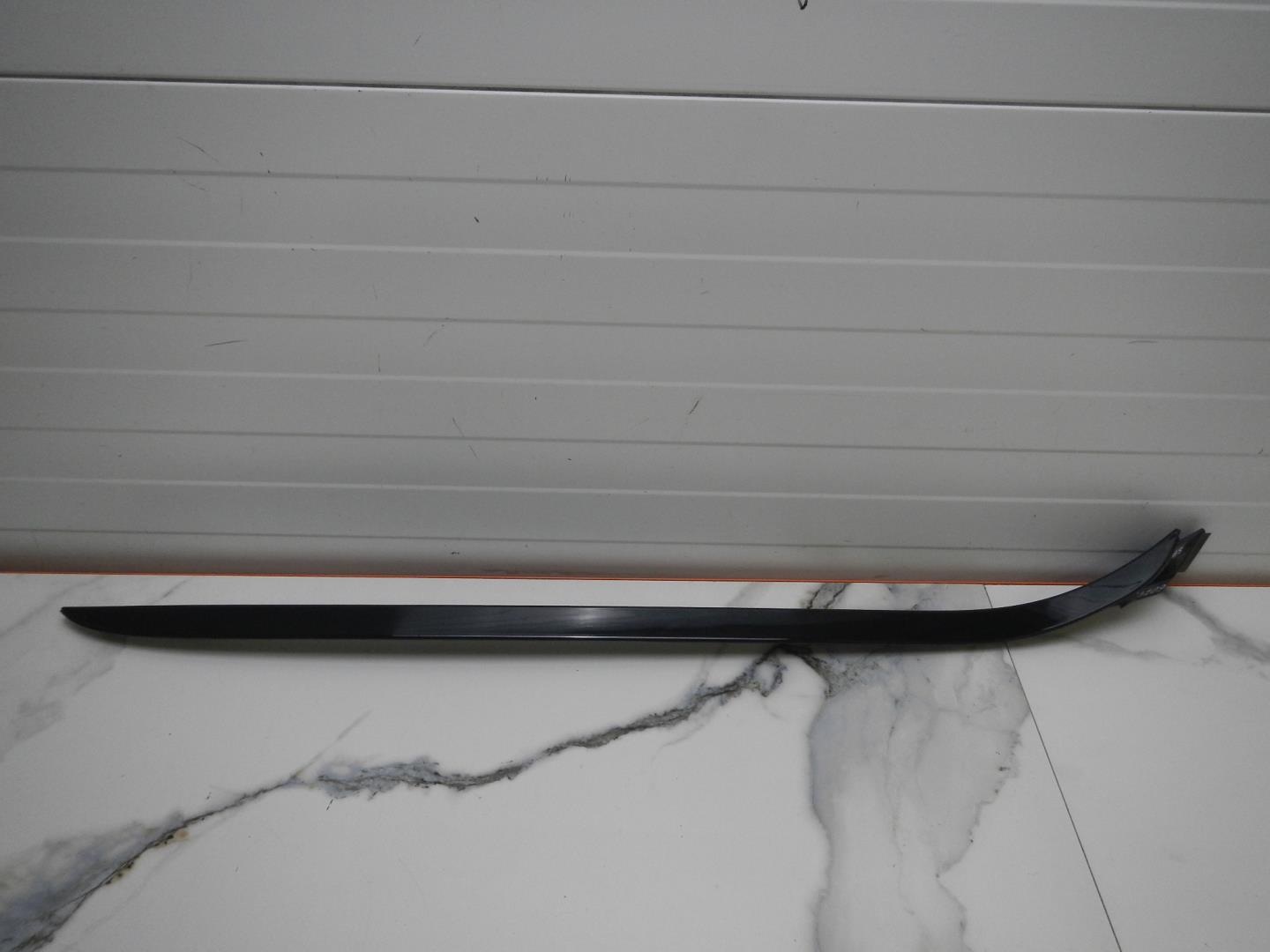 Молдинг лобового стекла