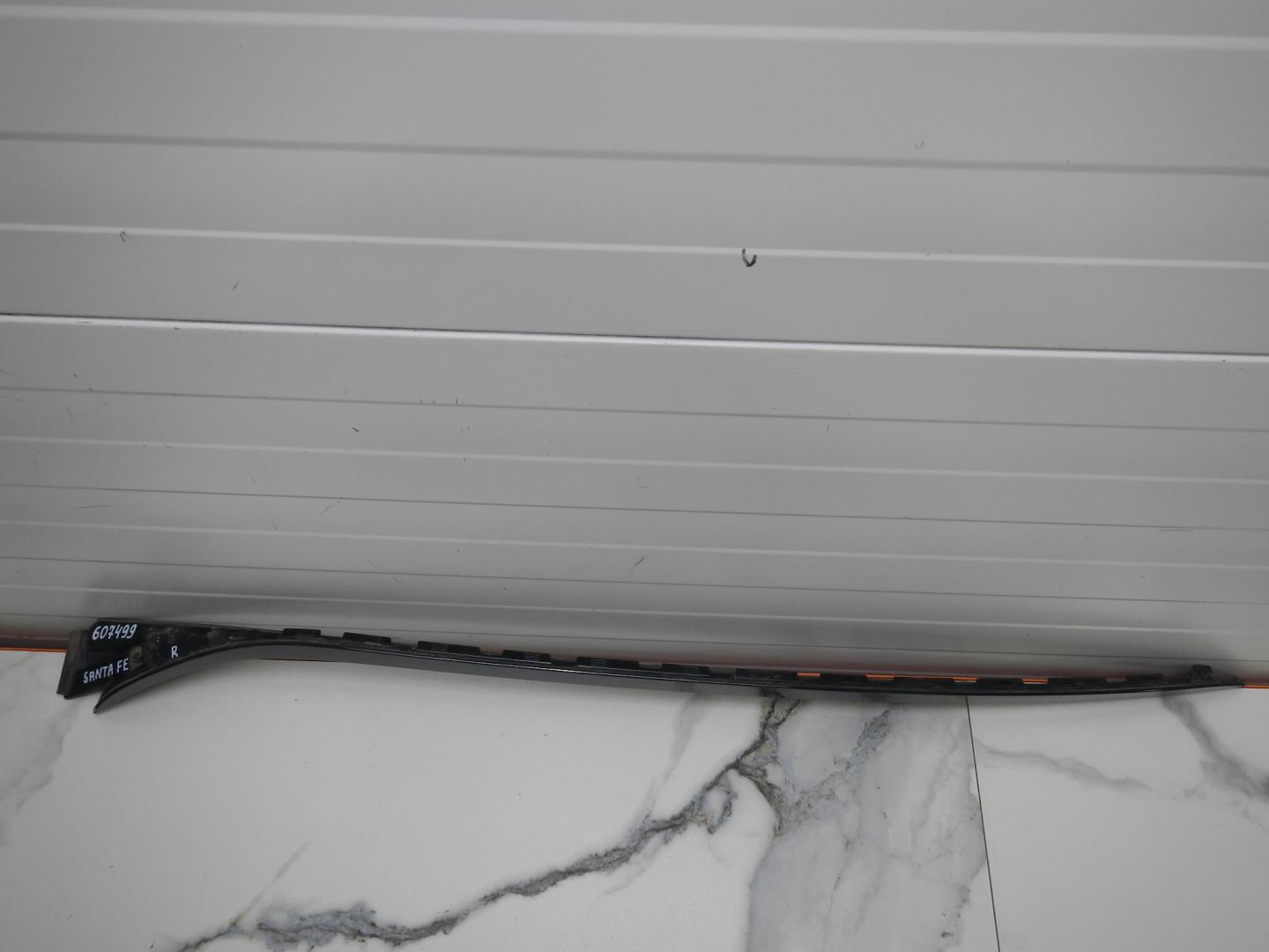 Молдинг лобового стекла