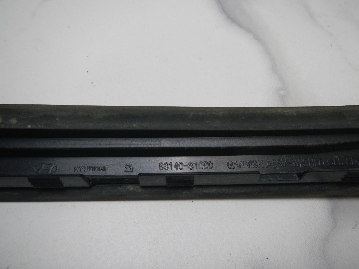 Молдинг лобового стекла