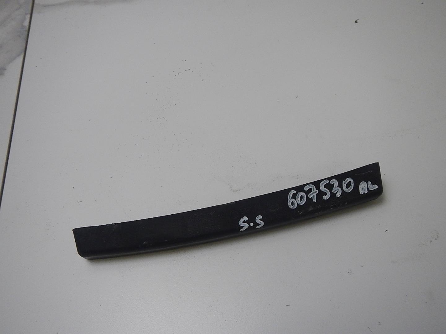 Кронштейн переднего бампера левый