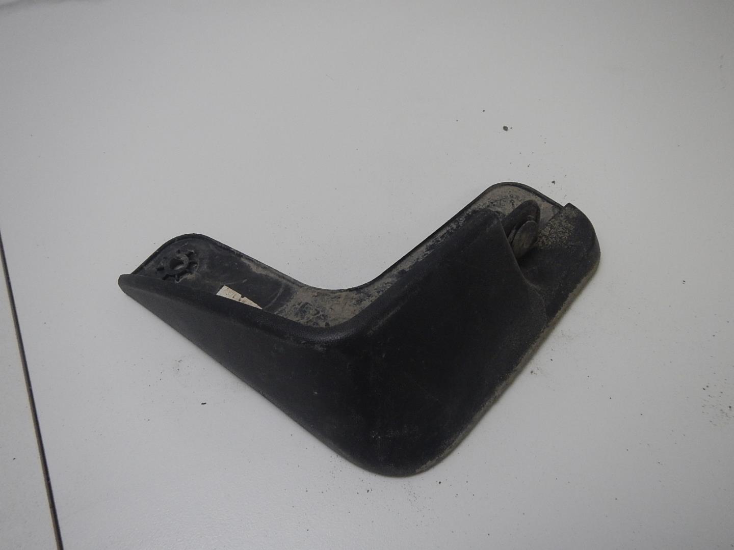 Брызговик задний левый