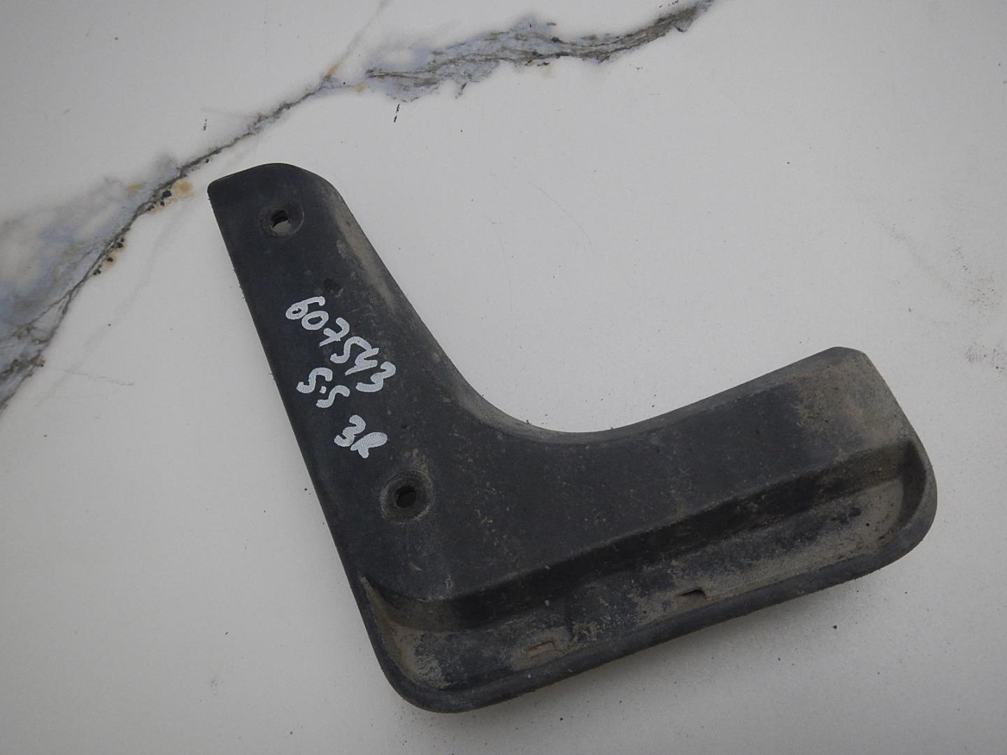 Брызговик задний правый