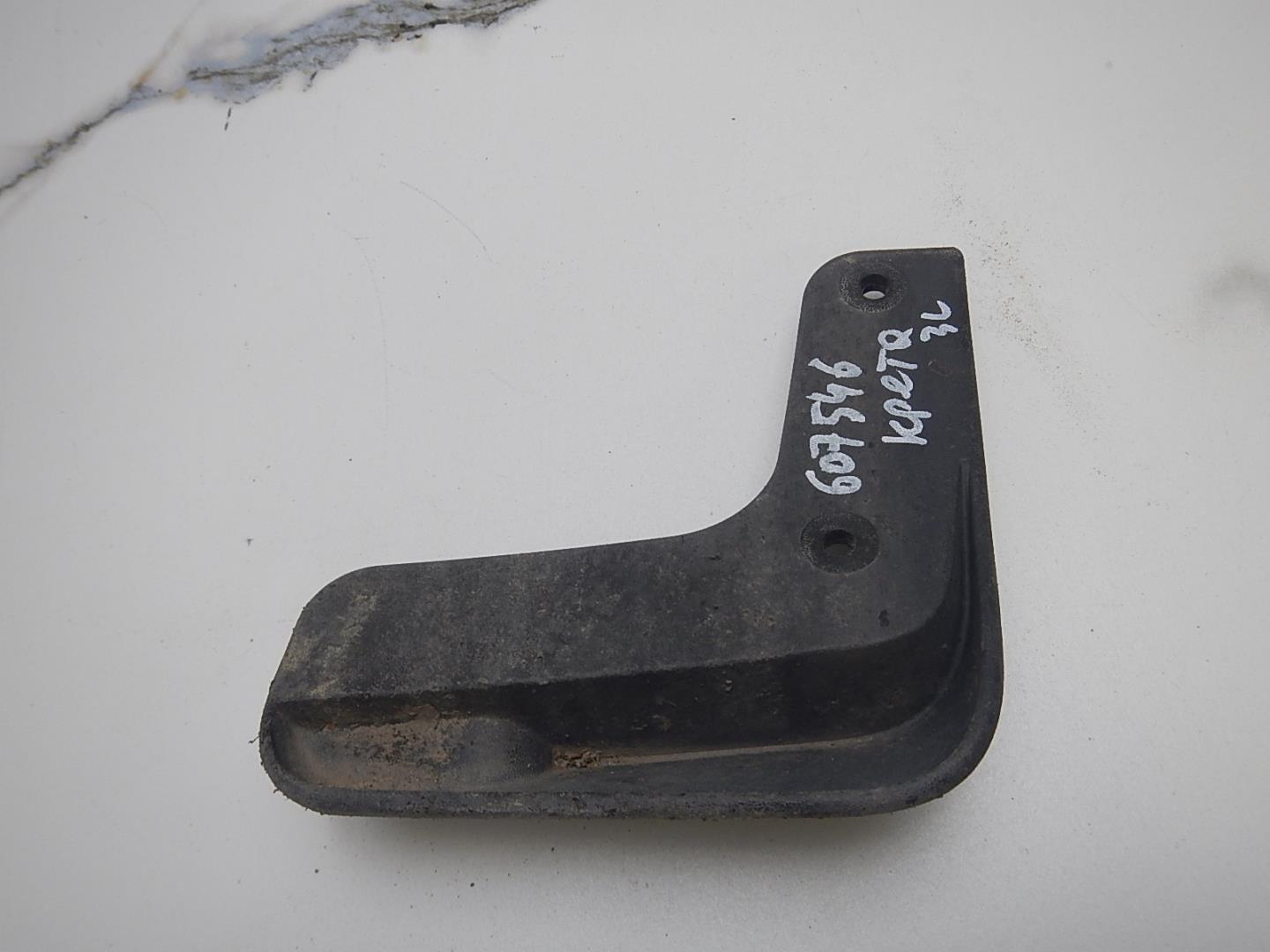 Брызговик задний левый