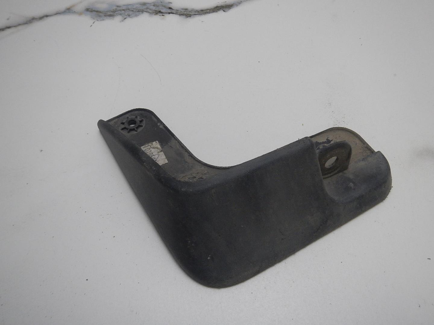 Брызговик задний левый