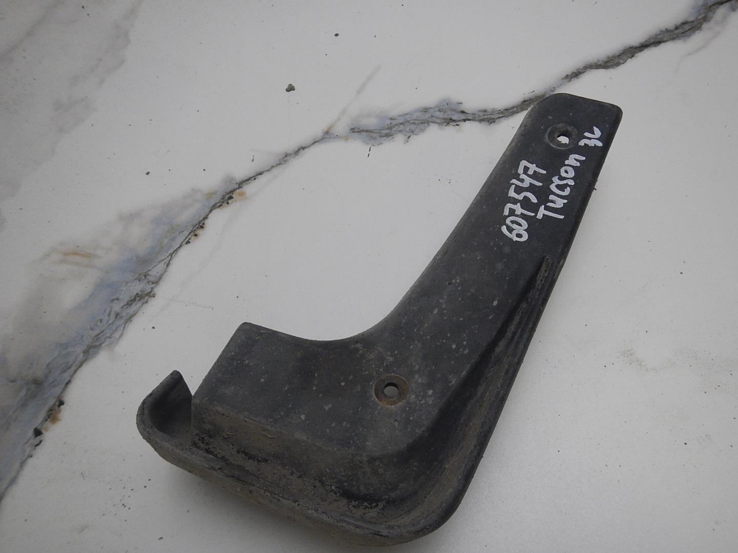 Брызговик задний левый