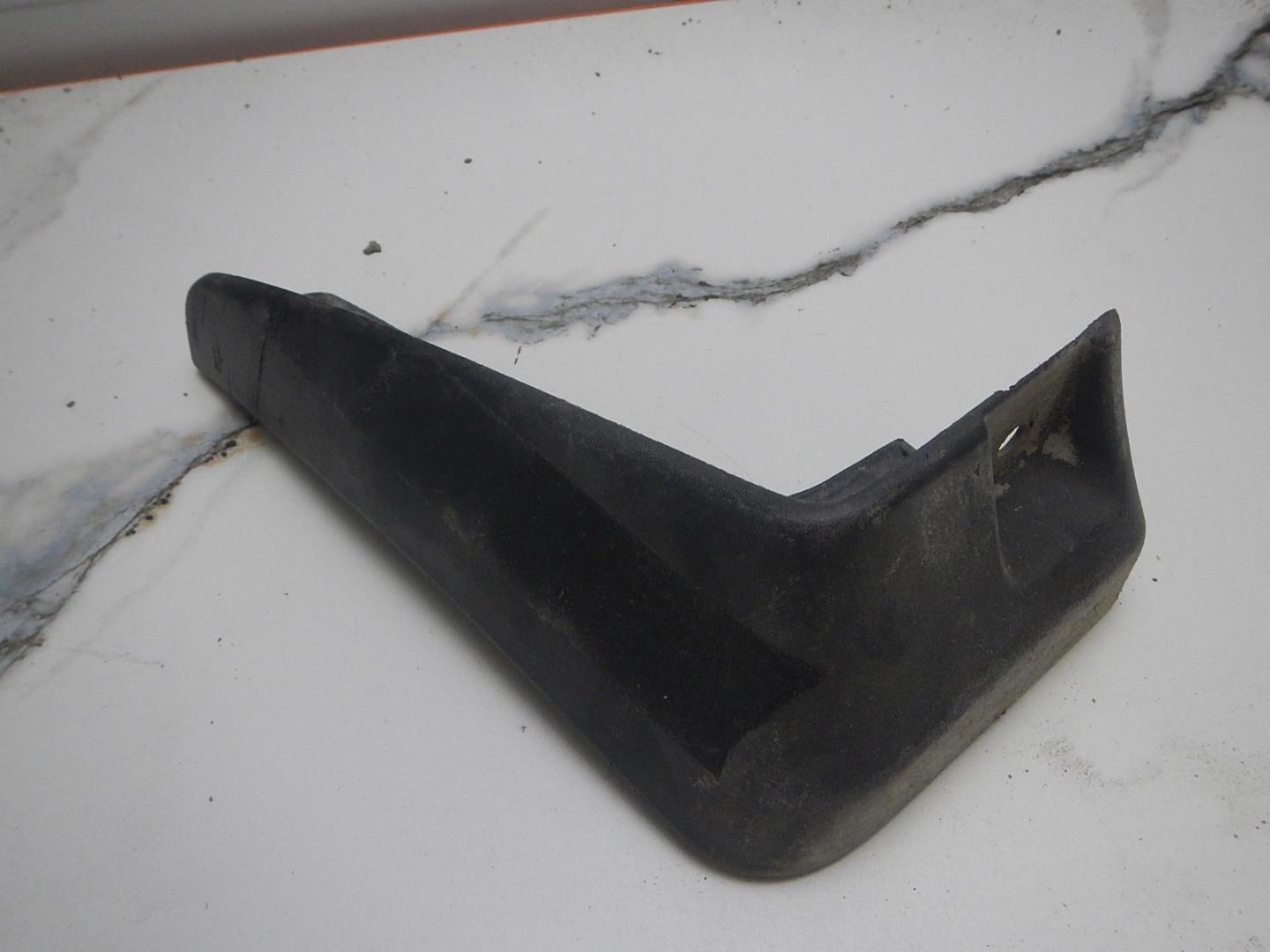 Брызговик задний левый