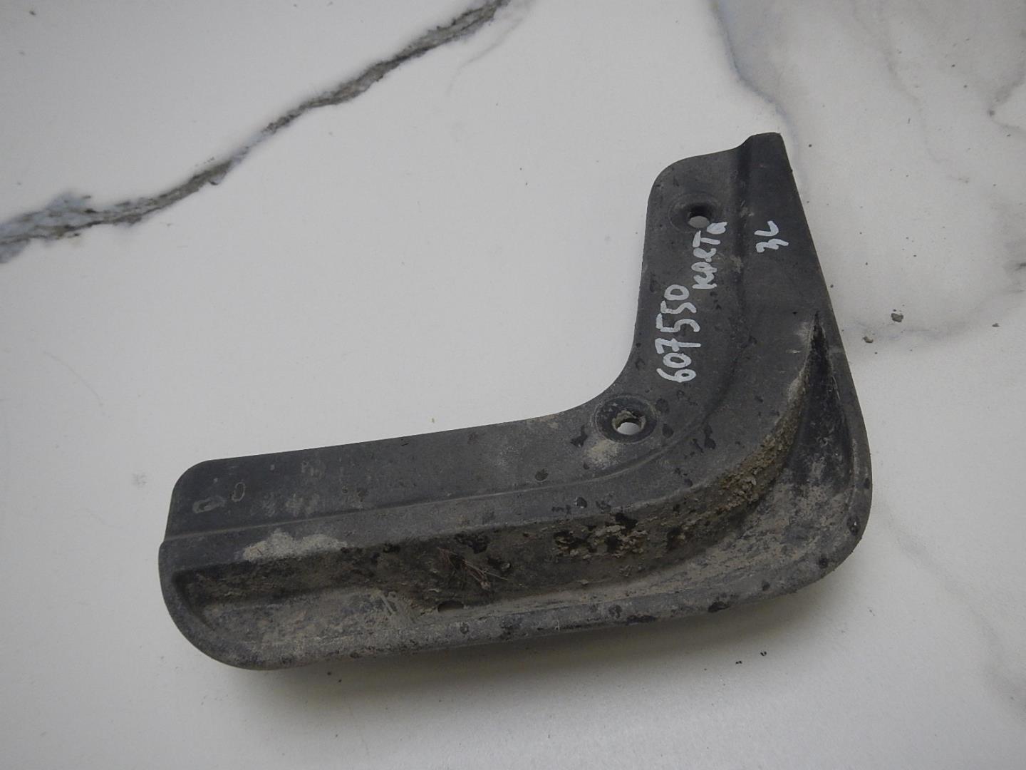 Брызговик задний левый