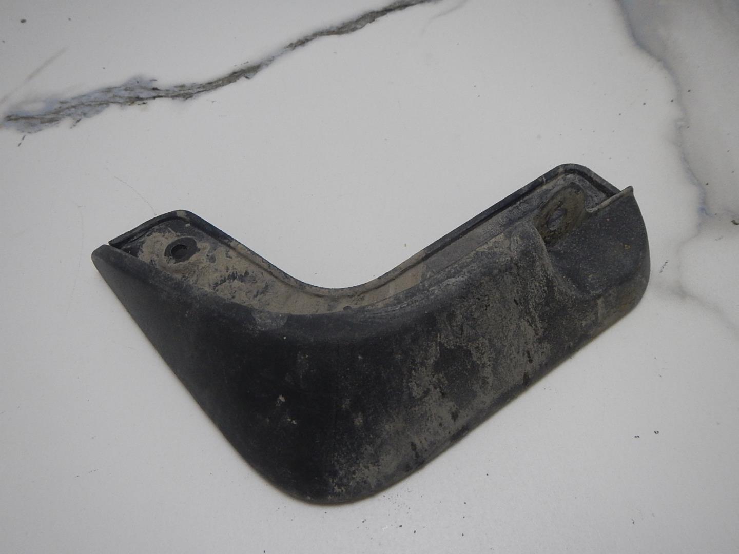 Брызговик задний левый