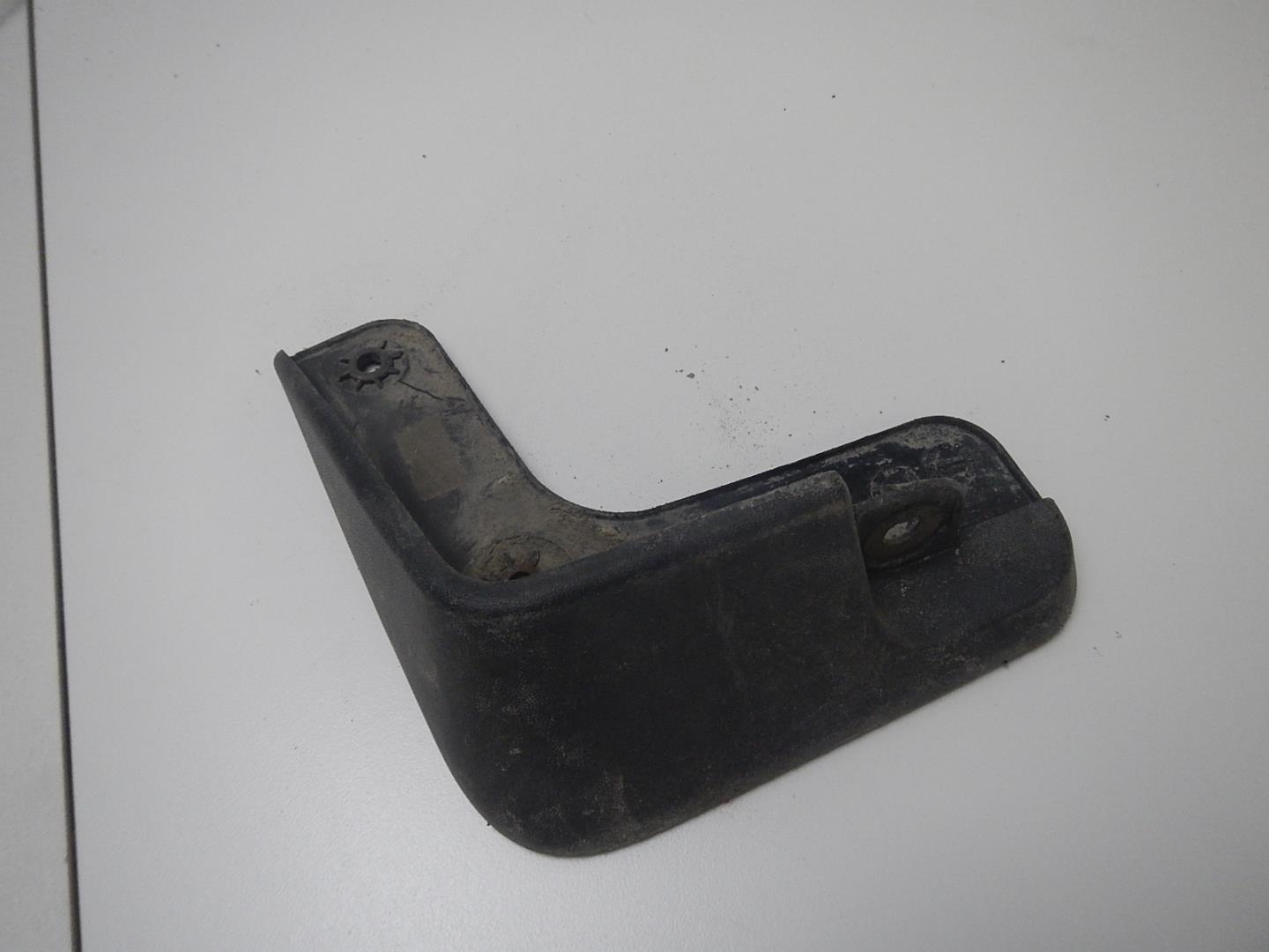 Брызговик задний левый