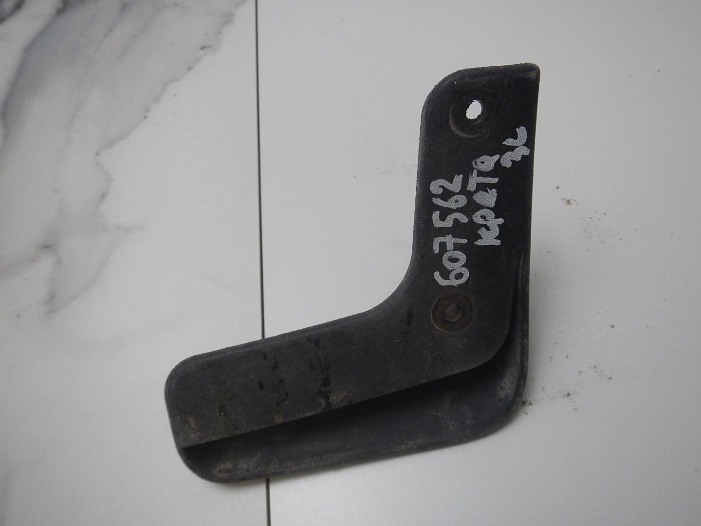 Брызговик задний левый