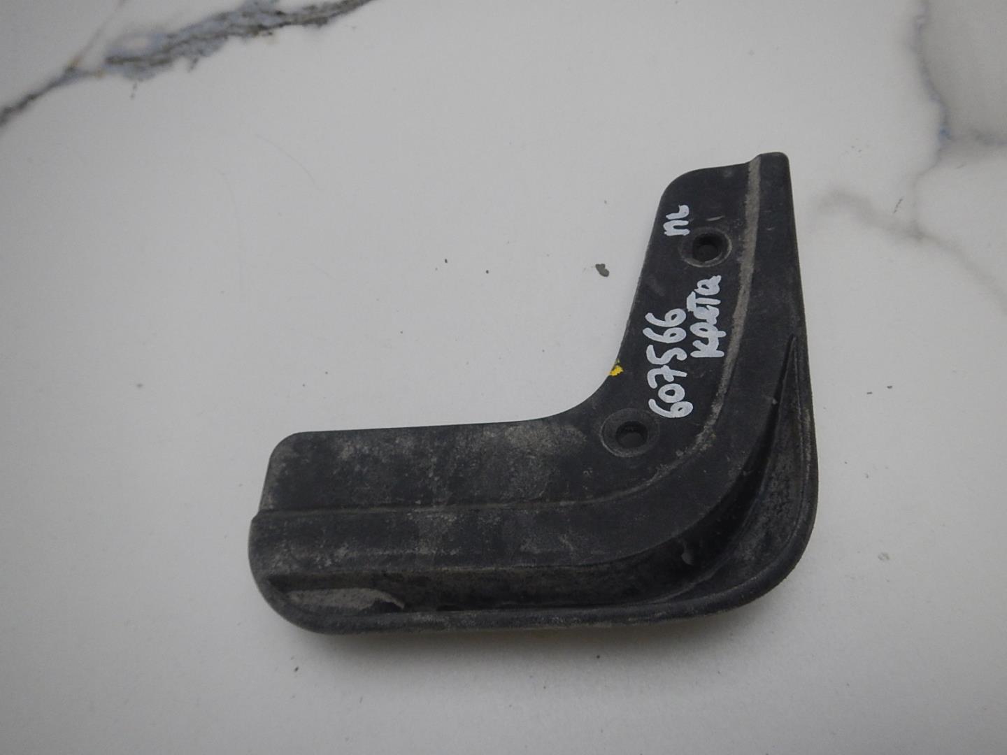 Брызговик передний левый