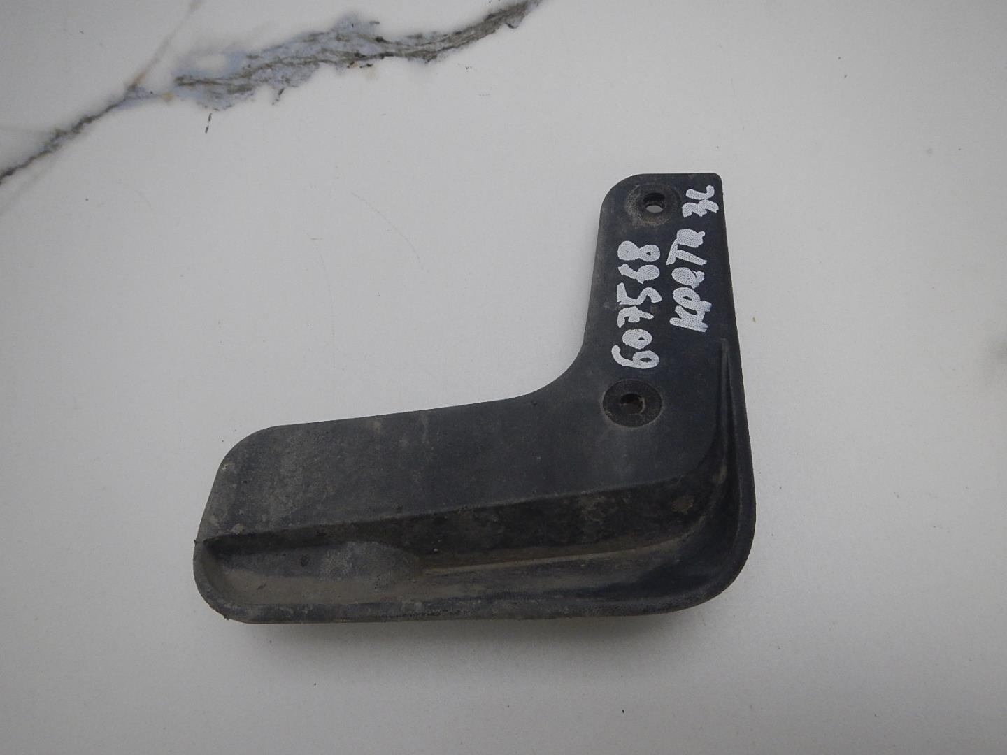 Брызговик задний левый