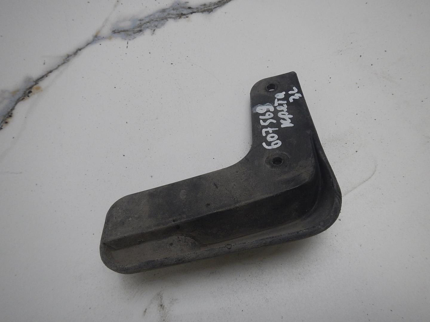 Брызговик задний левый