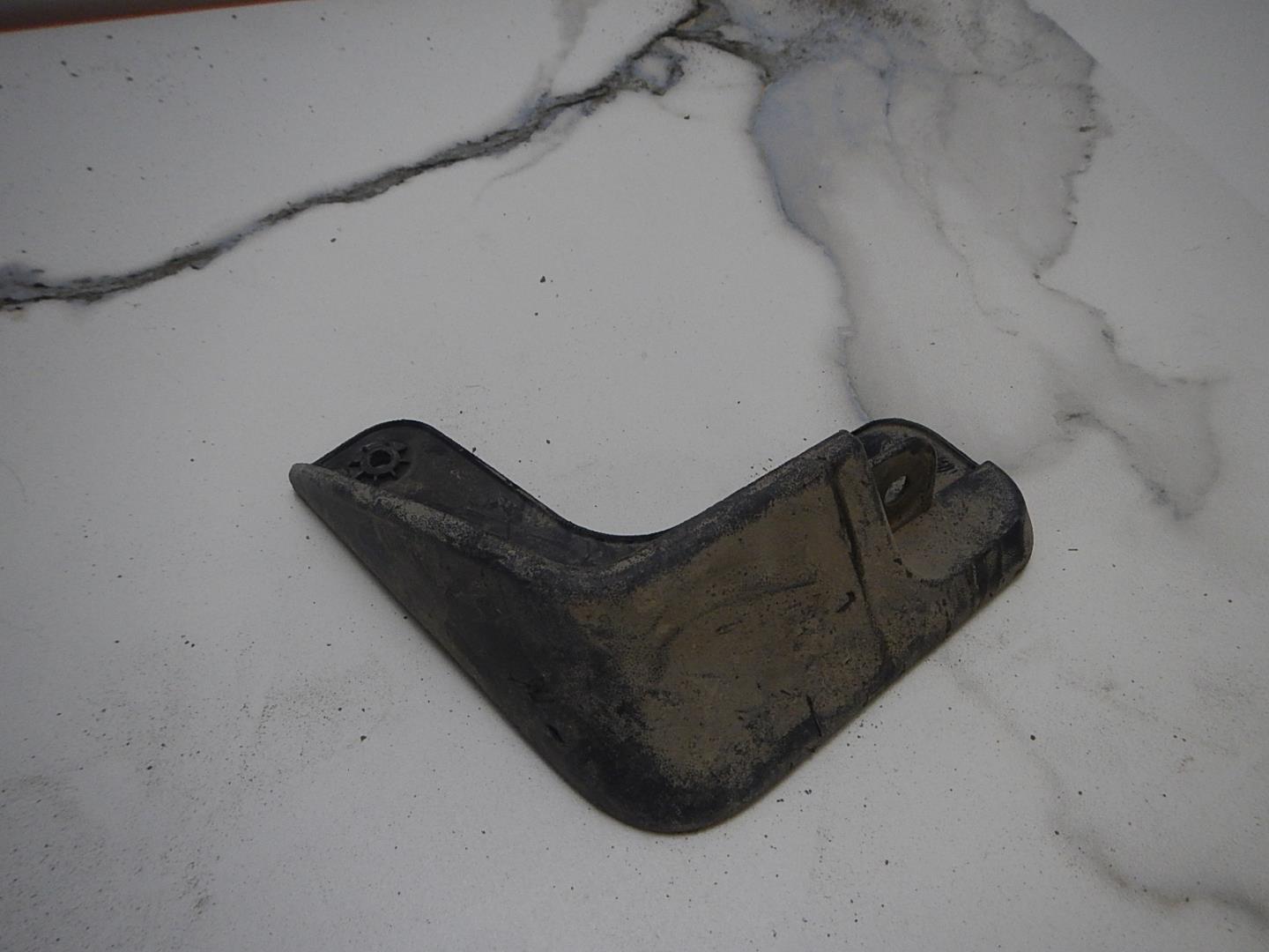 Брызговик задний левый