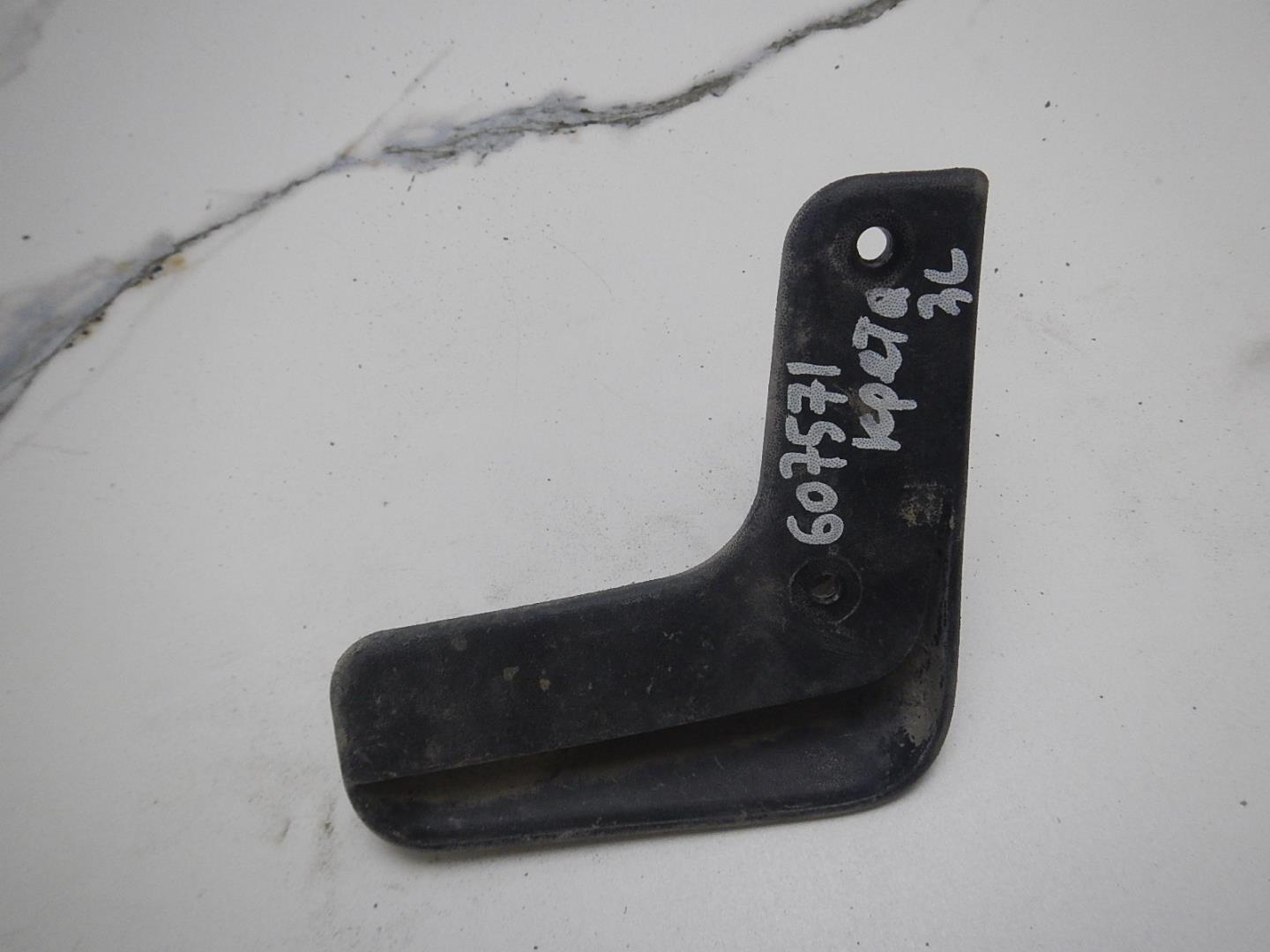 Брызговик задний левый