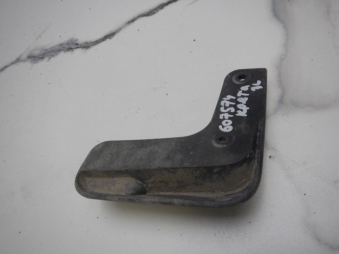 Брызговик задний левый