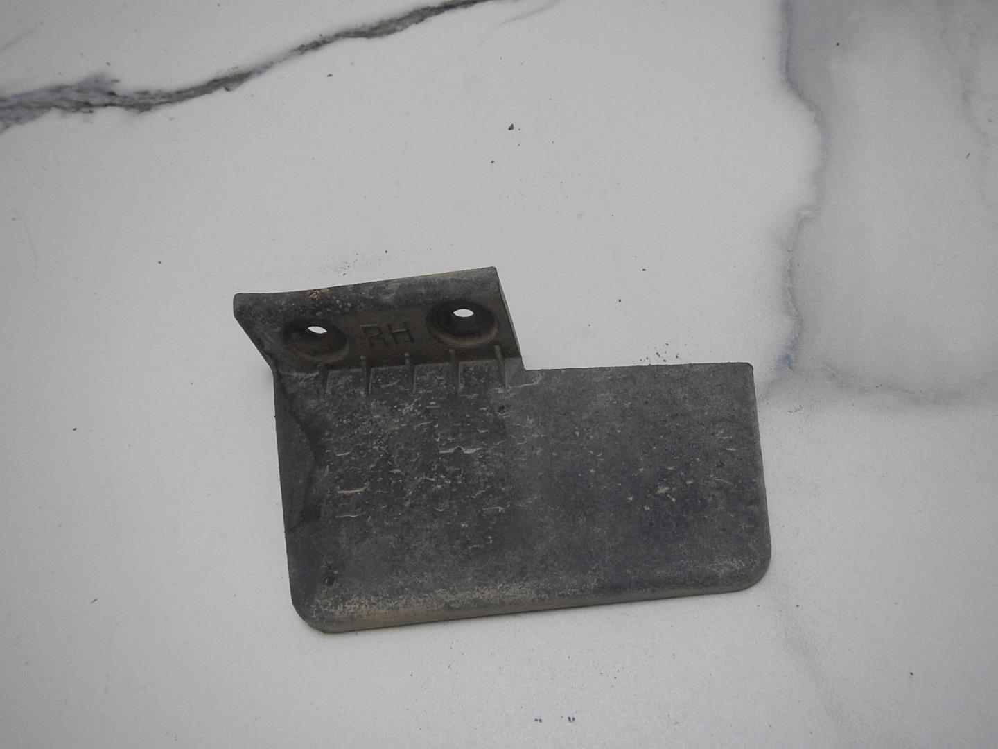 Брызговик задний правый