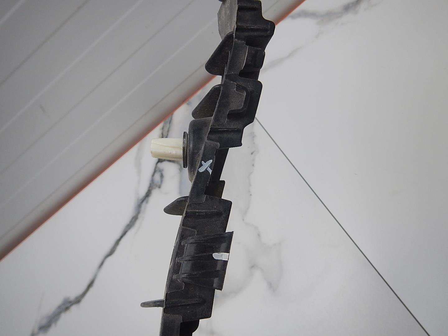 Кронштейн заднего бампера правый