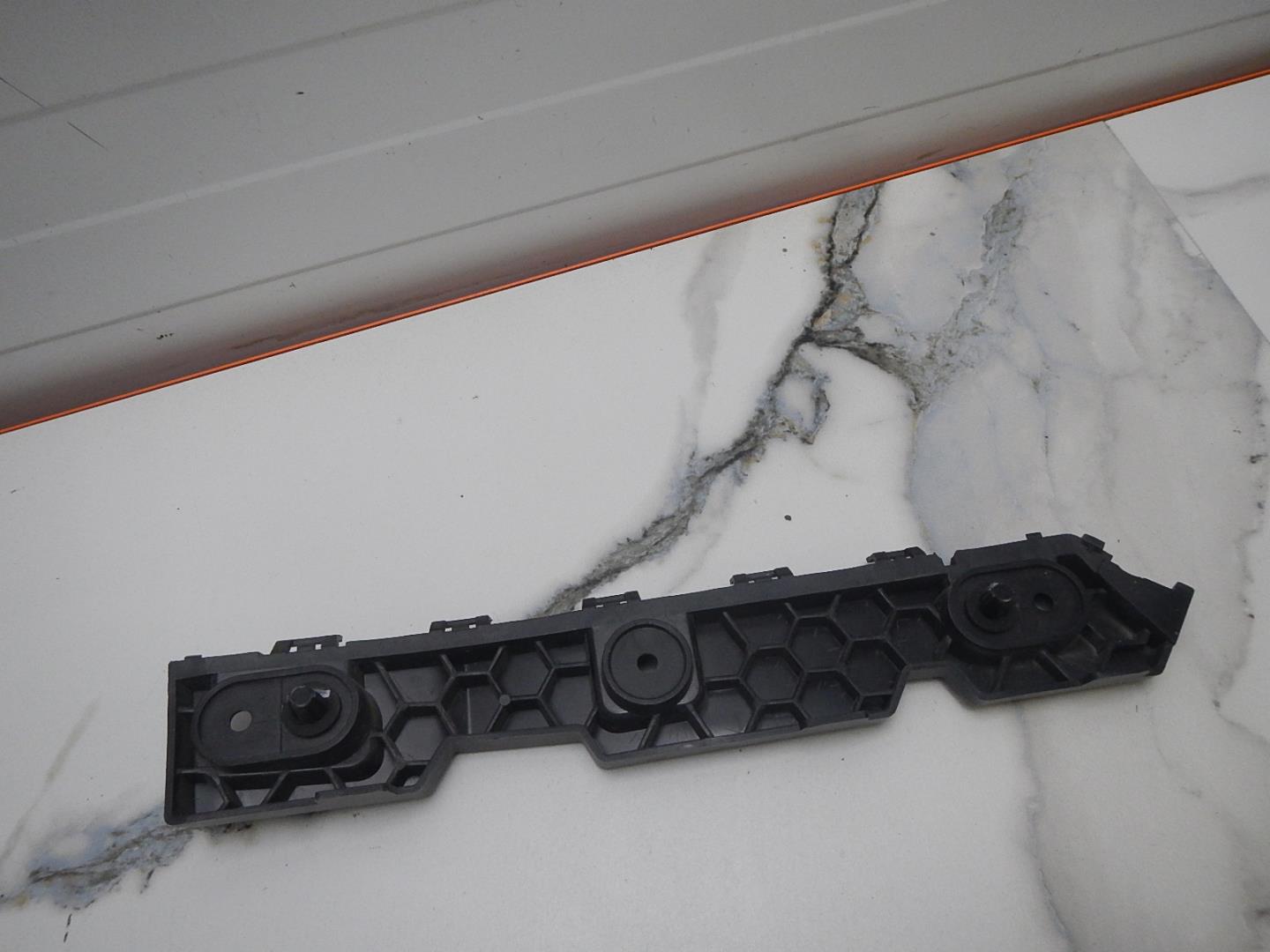 Кронштейн заднего бампера правый