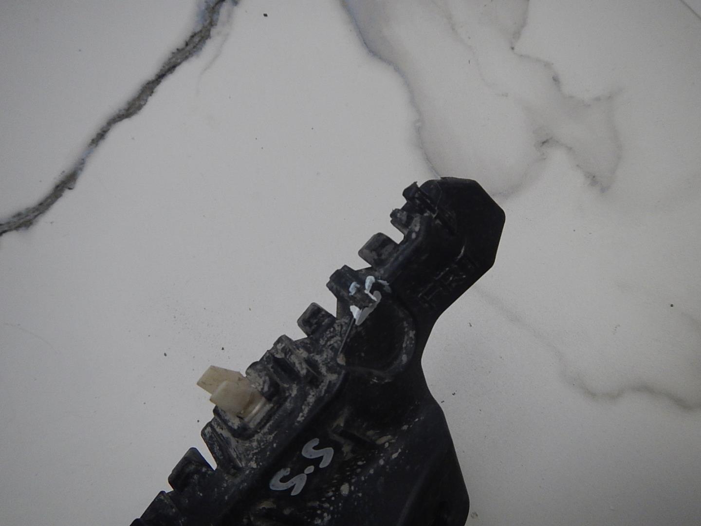 Кронштейн переднего бампера левый