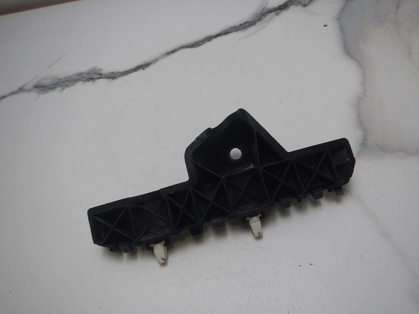 Кронштейн переднего бампера левый