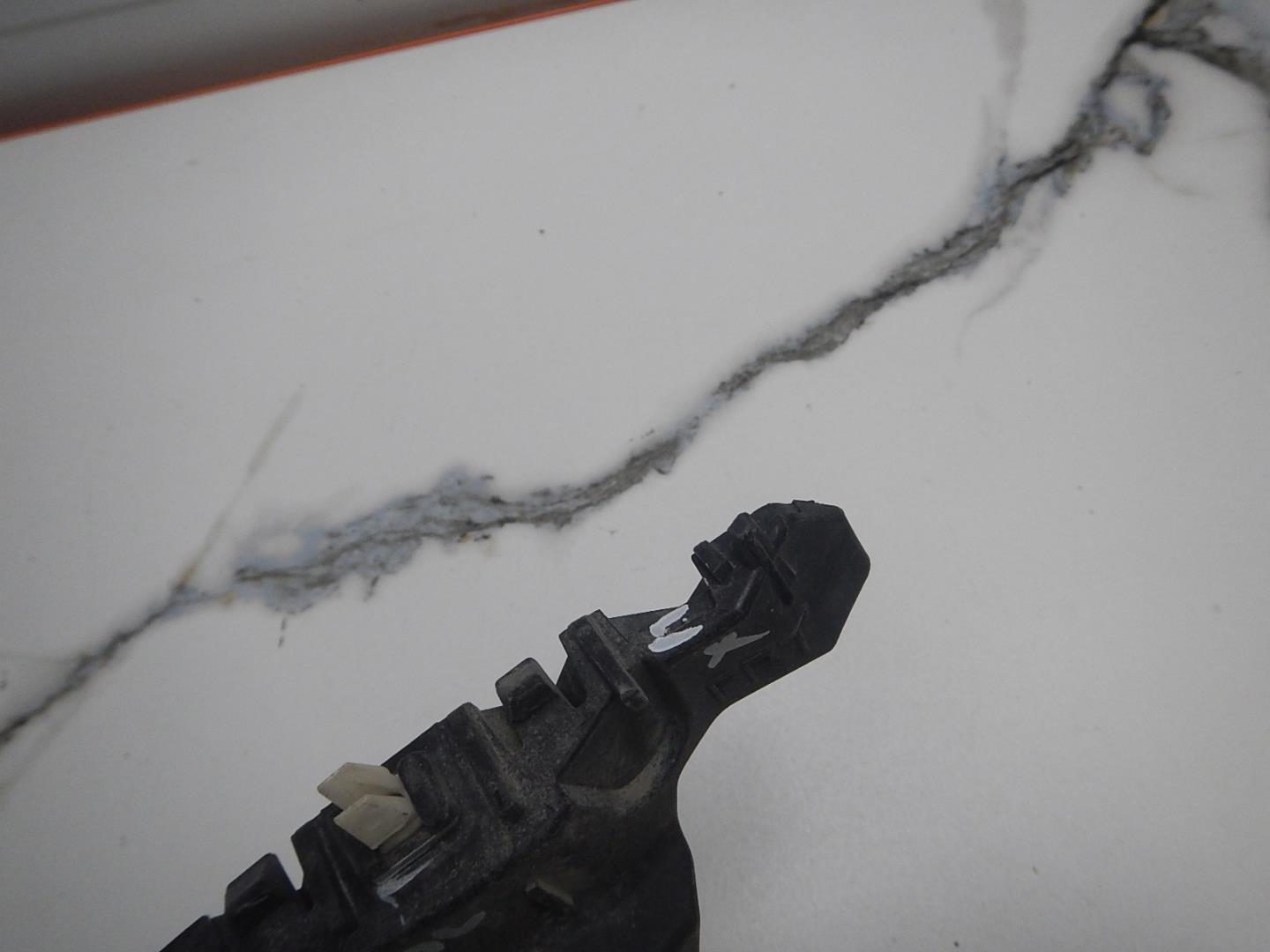 Кронштейн переднего бампера левый