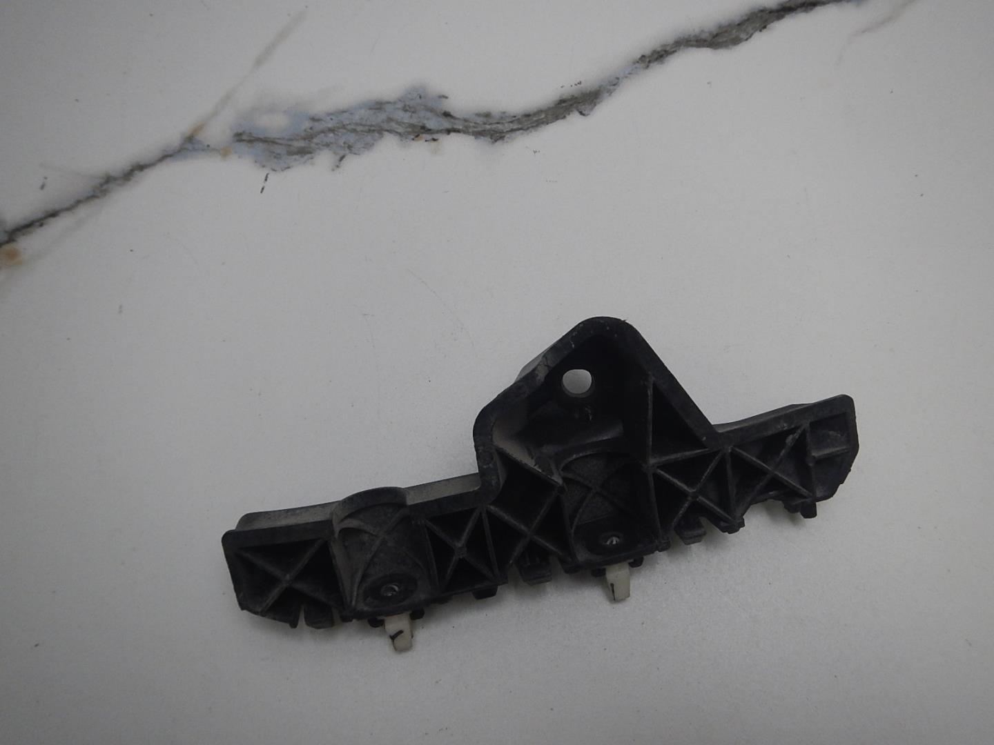 Кронштейн переднего бампера левый