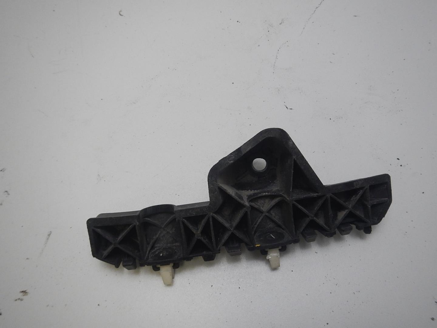 Кронштейн переднего бампера левый