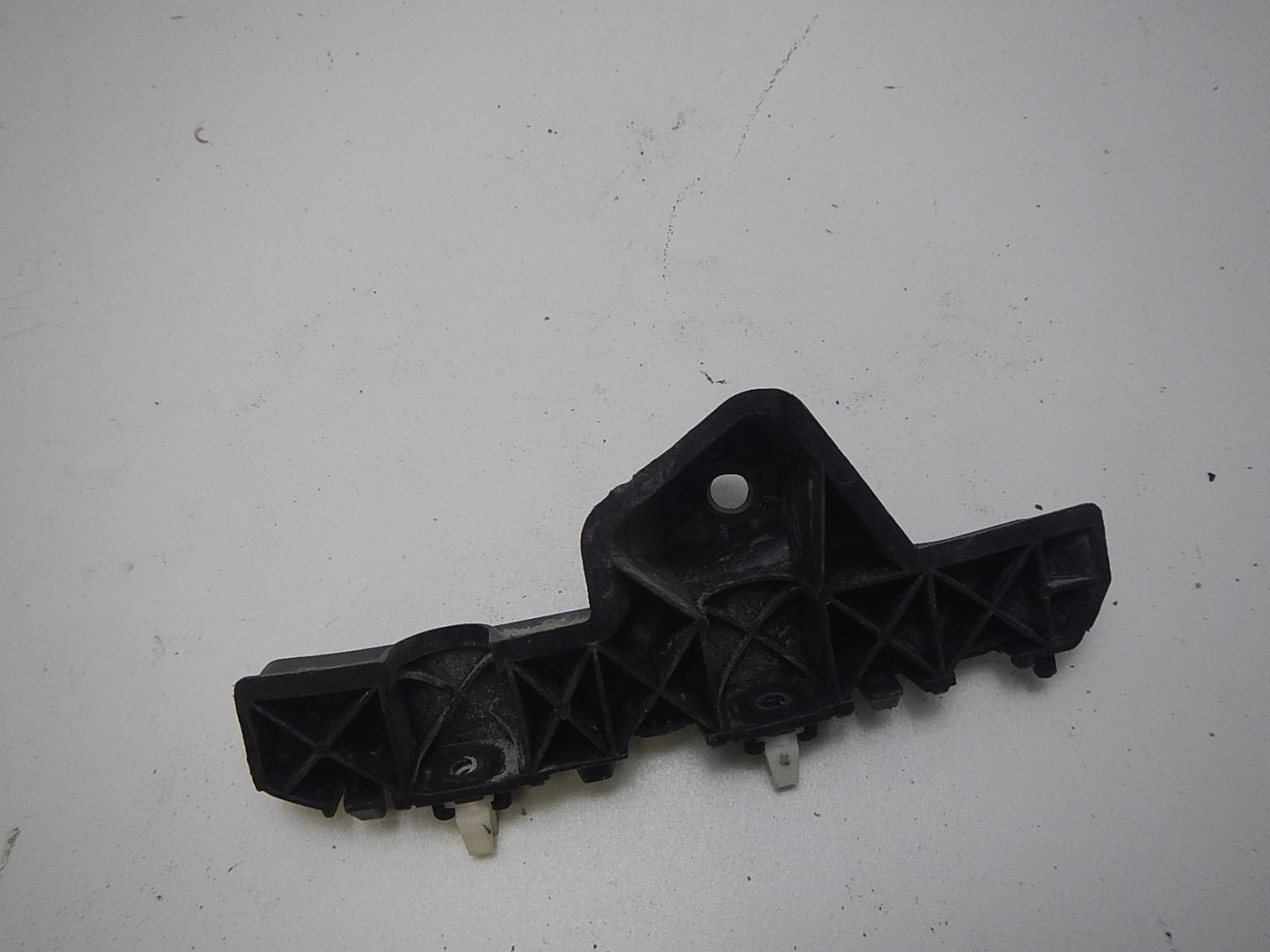 Кронштейн переднего бампера левый