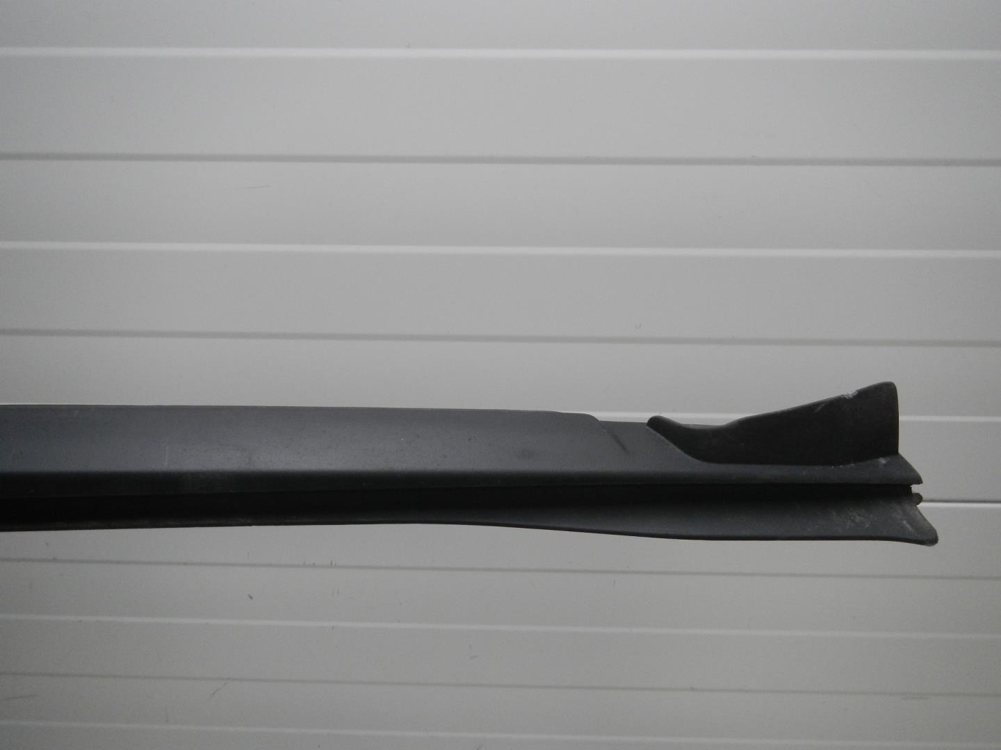 Молдинг лобового стекла