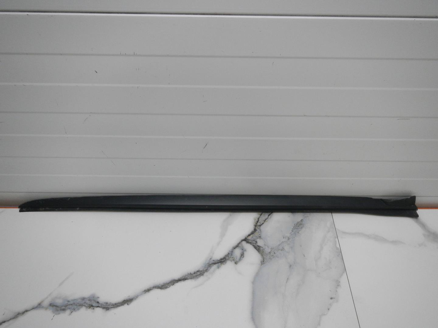 Молдинг лобового стекла