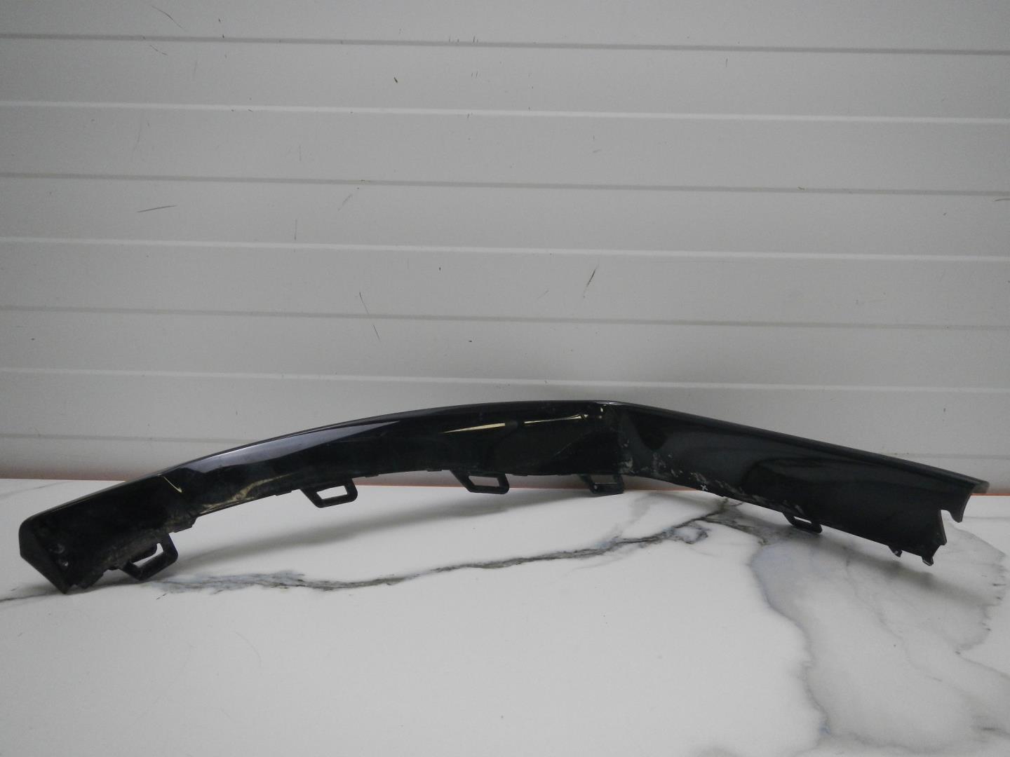 Молдинг переднего бампера левый