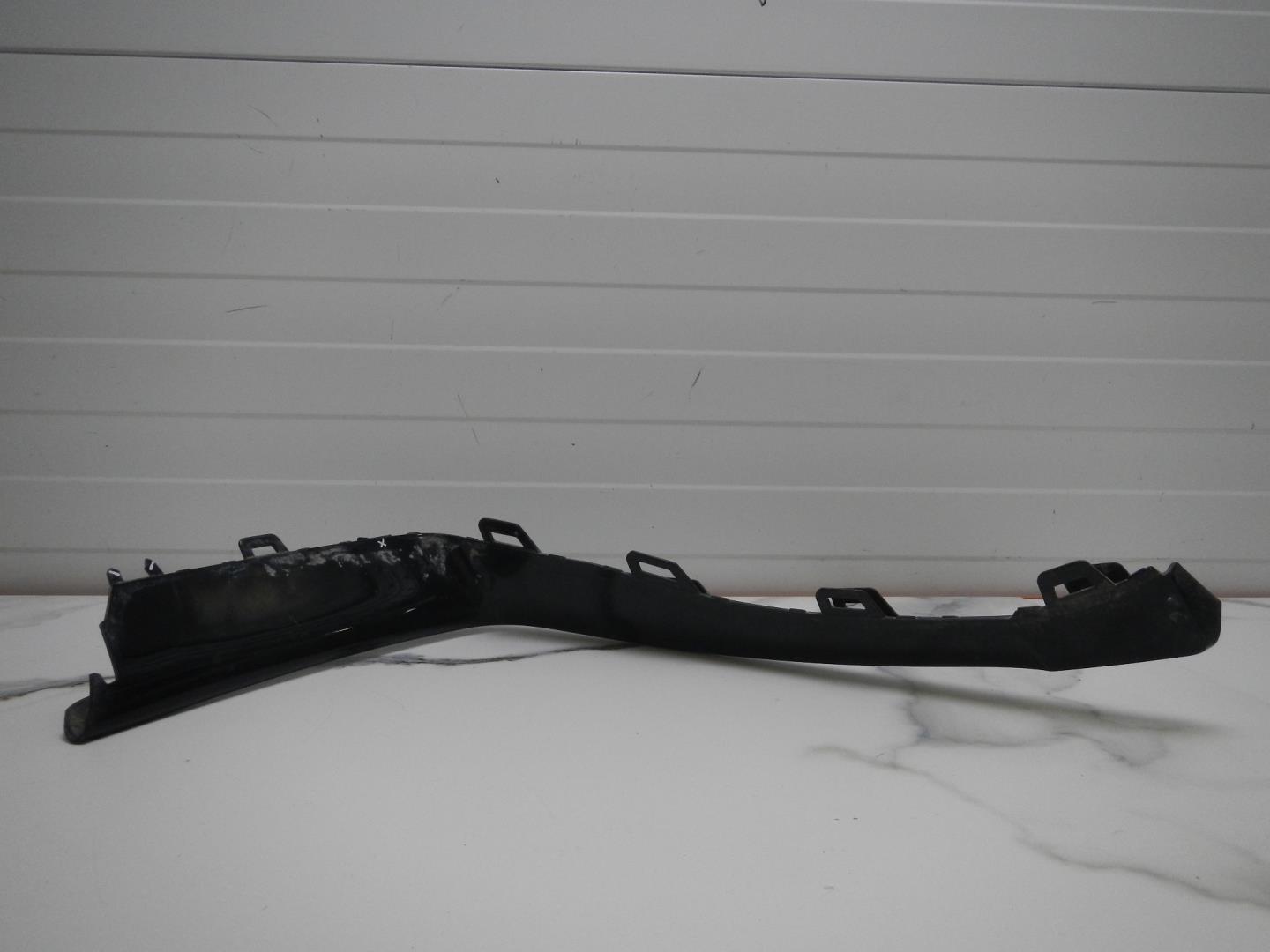 Молдинг переднего бампера левый