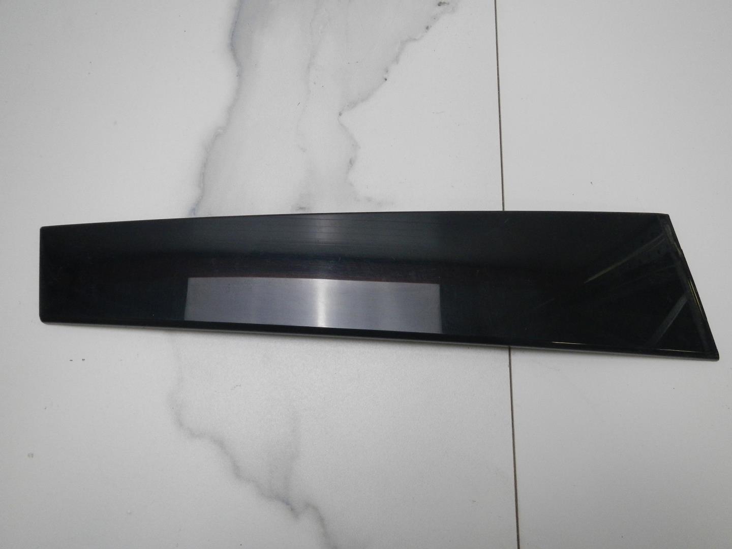 Накладка двери передней левой