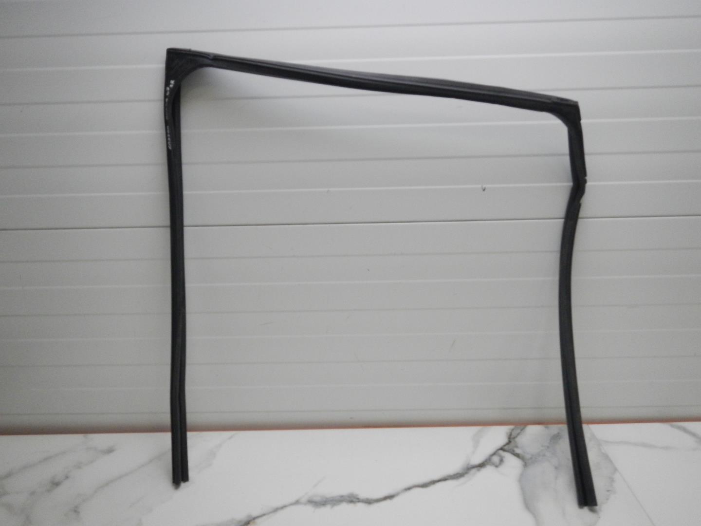 Уплотнитель стекла двери