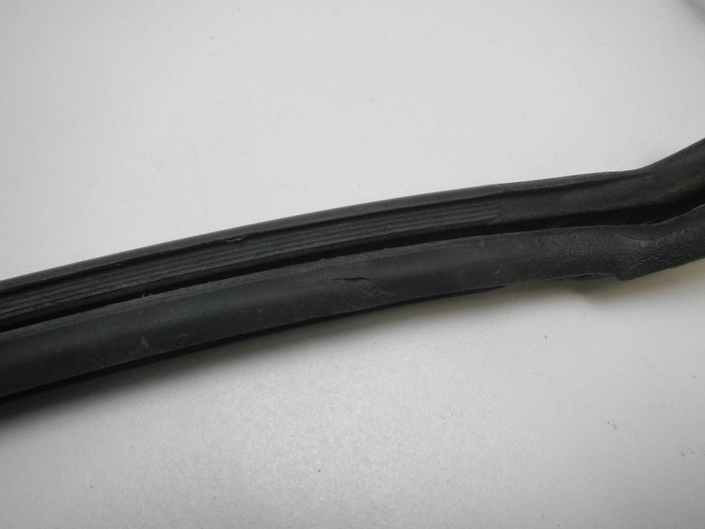 Уплотнитель стекла двери