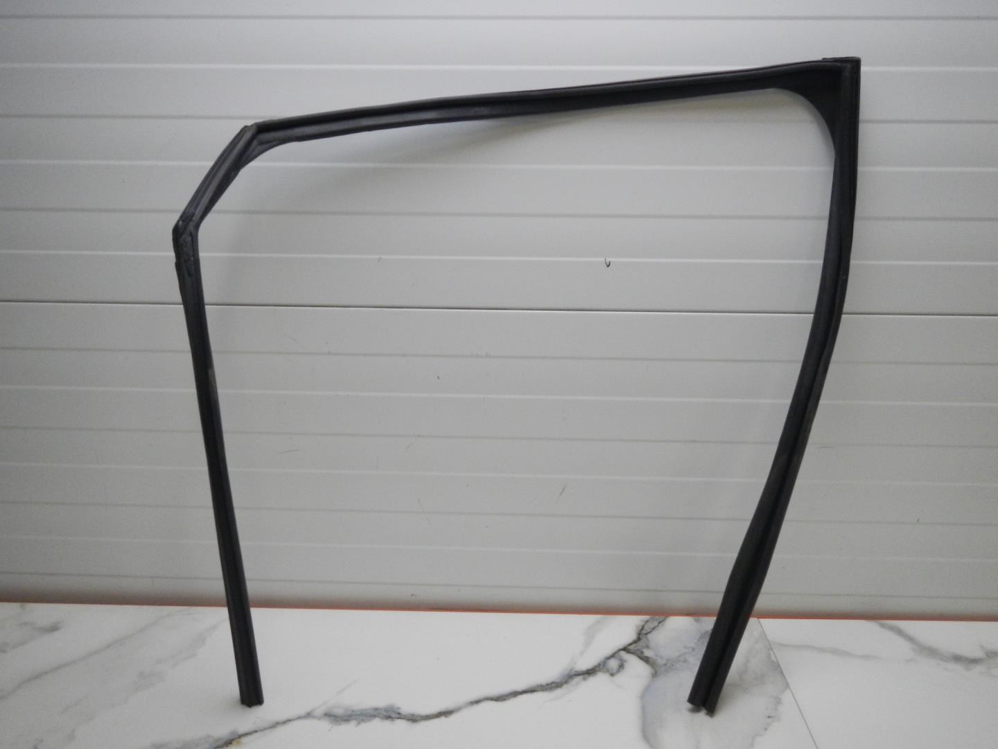 Уплотнитель стекла двери