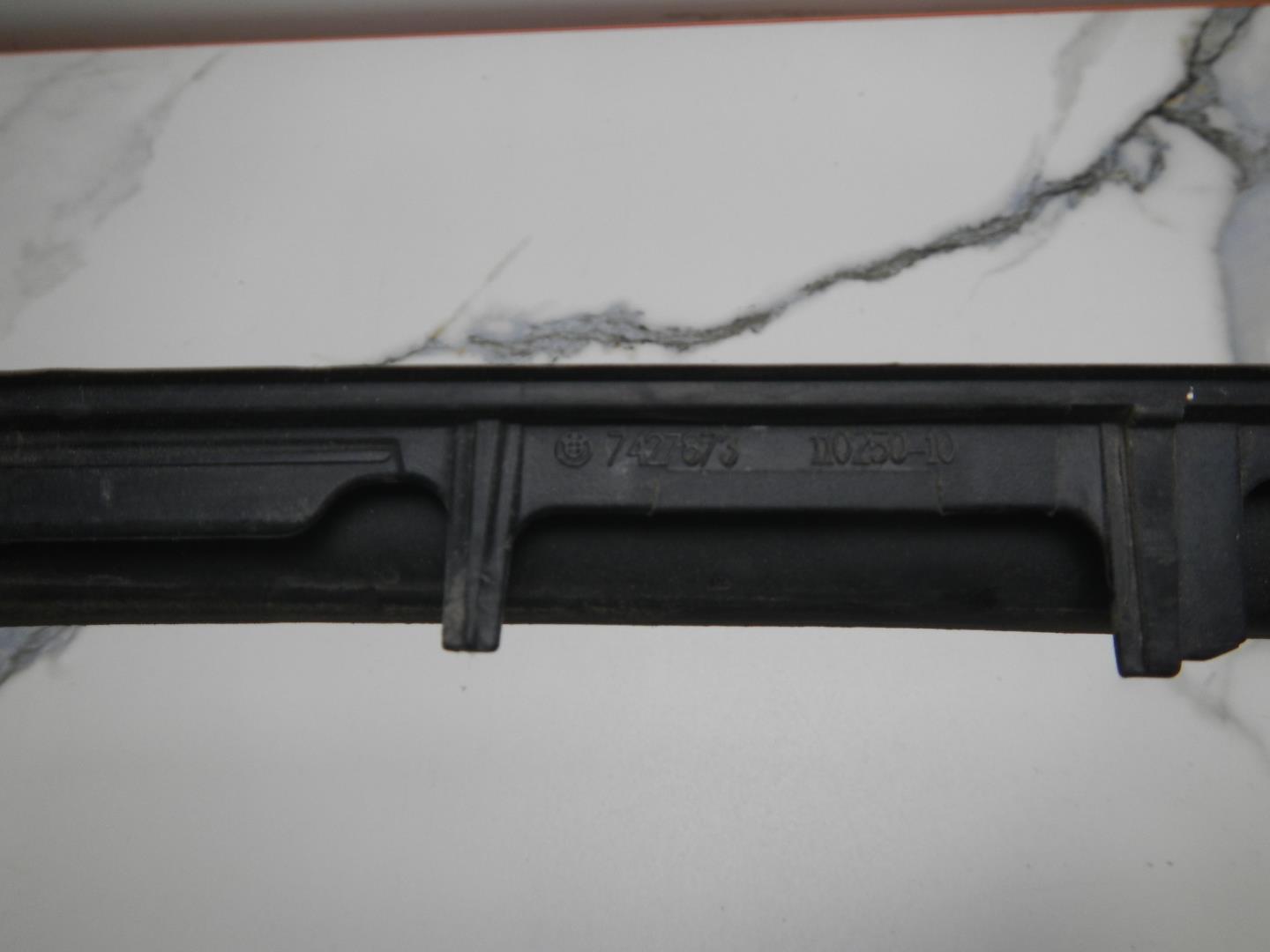 Молдинг лобового стекла