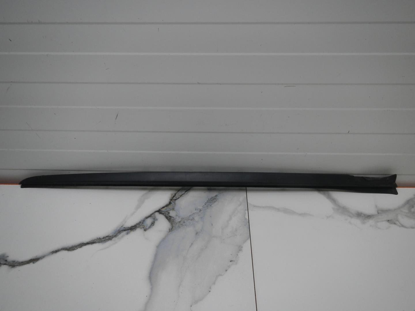 Молдинг лобового стекла